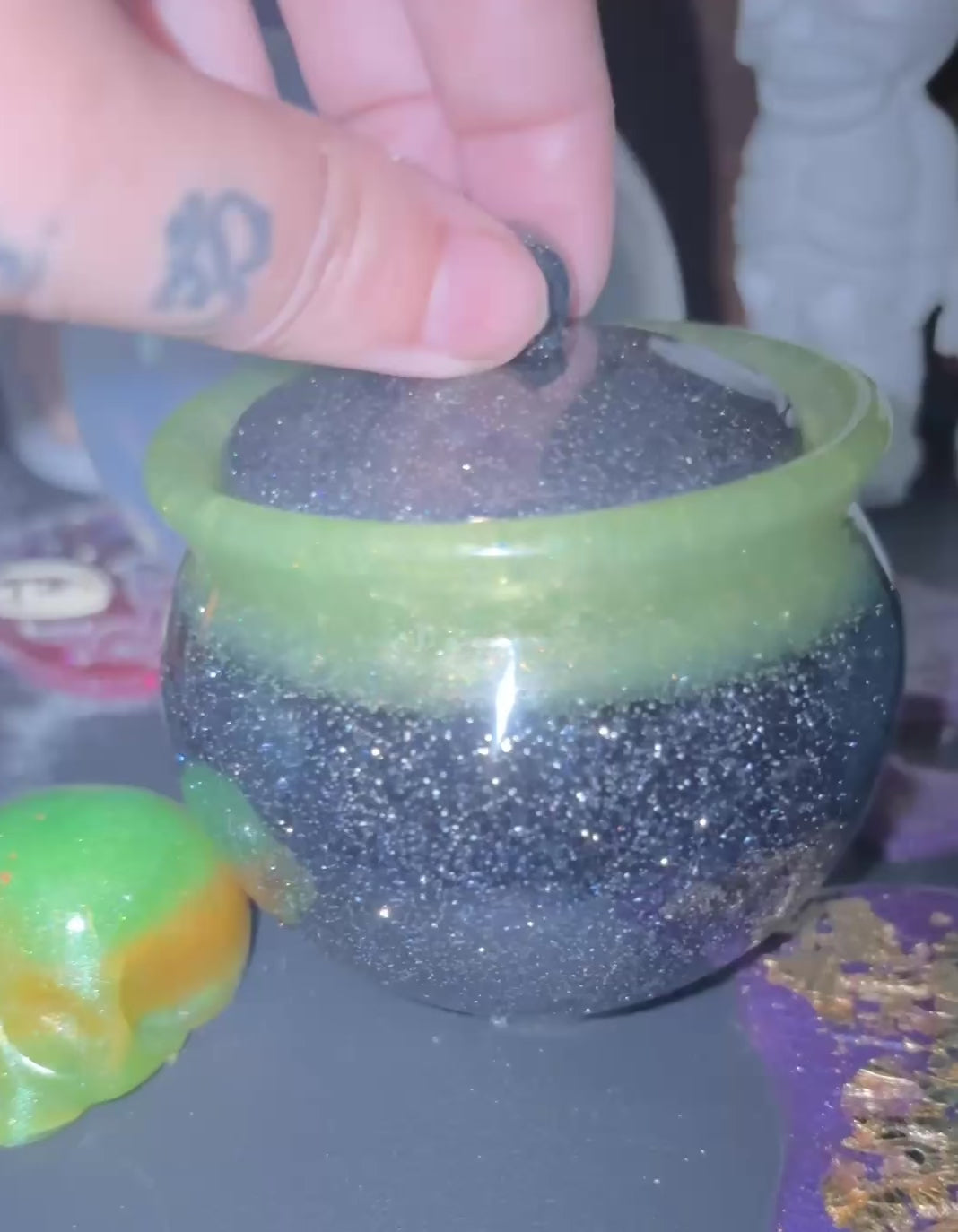 Cauldron jar
